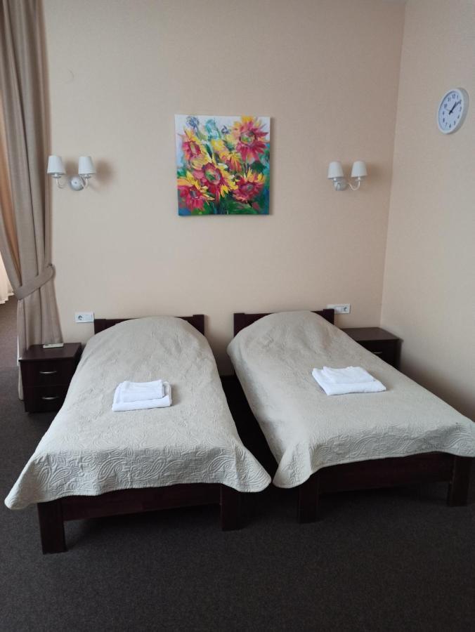 Guest House Adam Mickiewicz Lviv Extérieur photo
