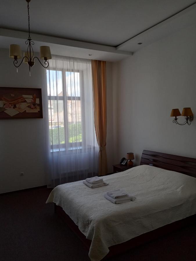 Guest House Adam Mickiewicz Lviv Extérieur photo