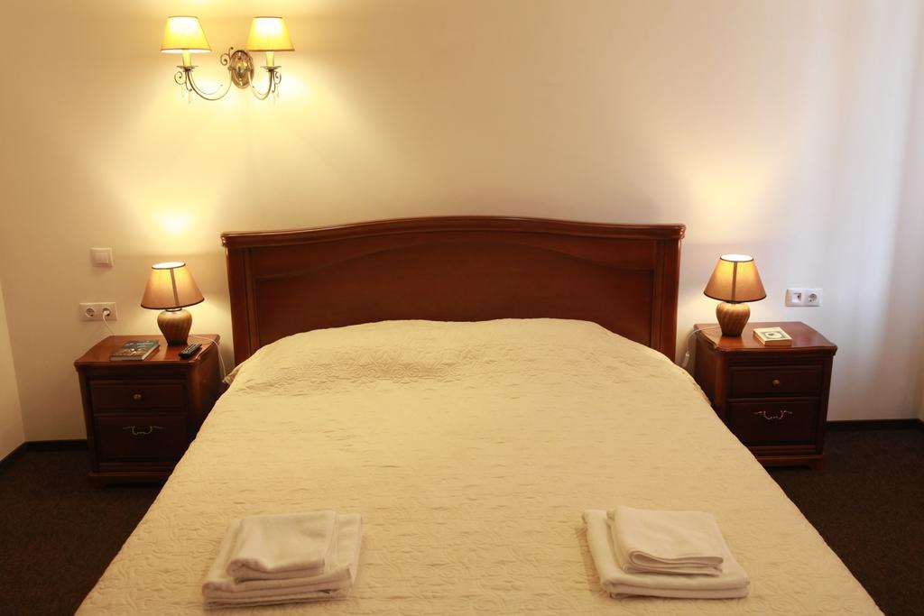 Guest House Adam Mickiewicz Lviv Chambre photo