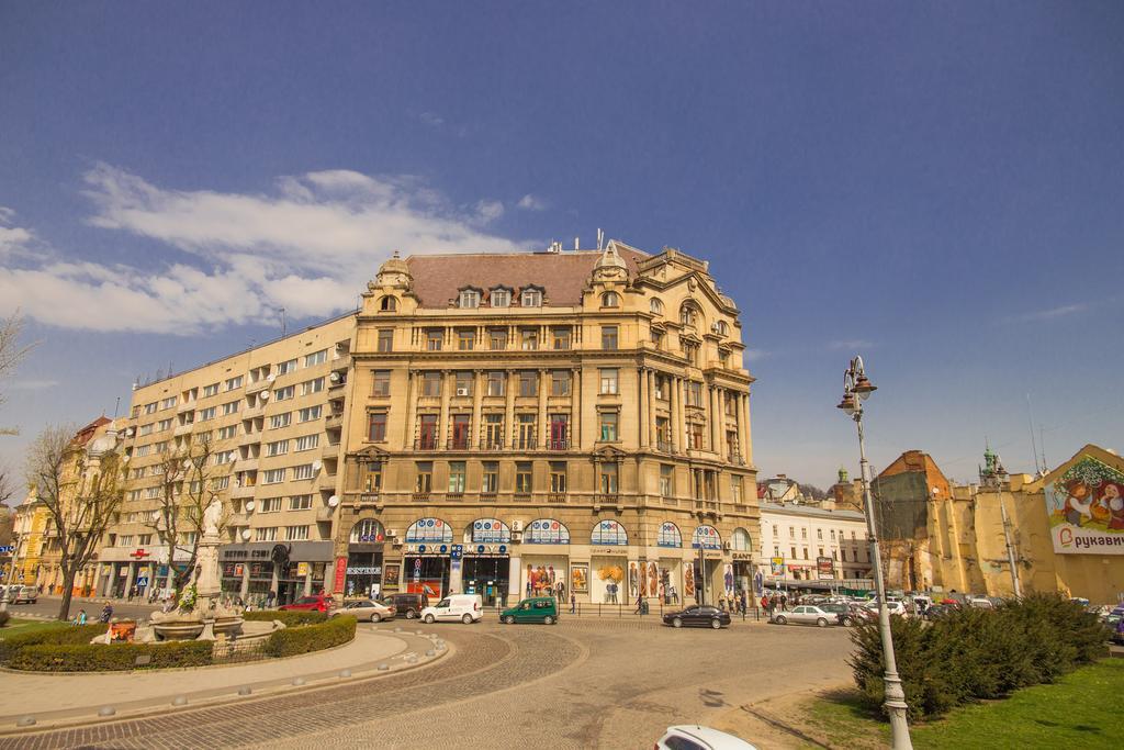 Guest House Adam Mickiewicz Lviv Extérieur photo